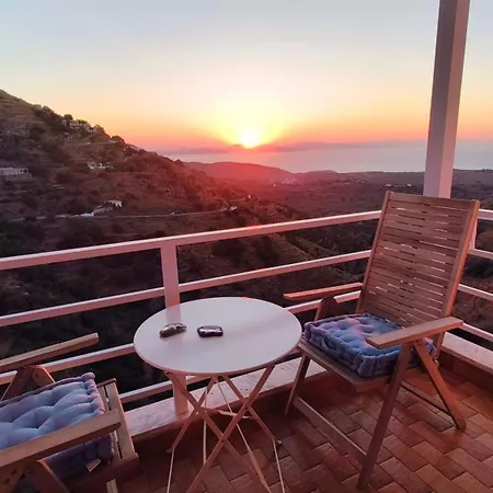 Enjoy Sunset From A Wonderful Traditional Studio-melina Apartment Ioulis