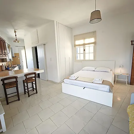 Enjoy Sunset From A Wonderful Traditional Studio-melina Apartment